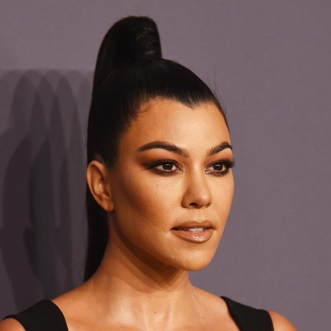 Kourtney Kardashian tiene los tips para delinear tus cejas en casa como una profesional