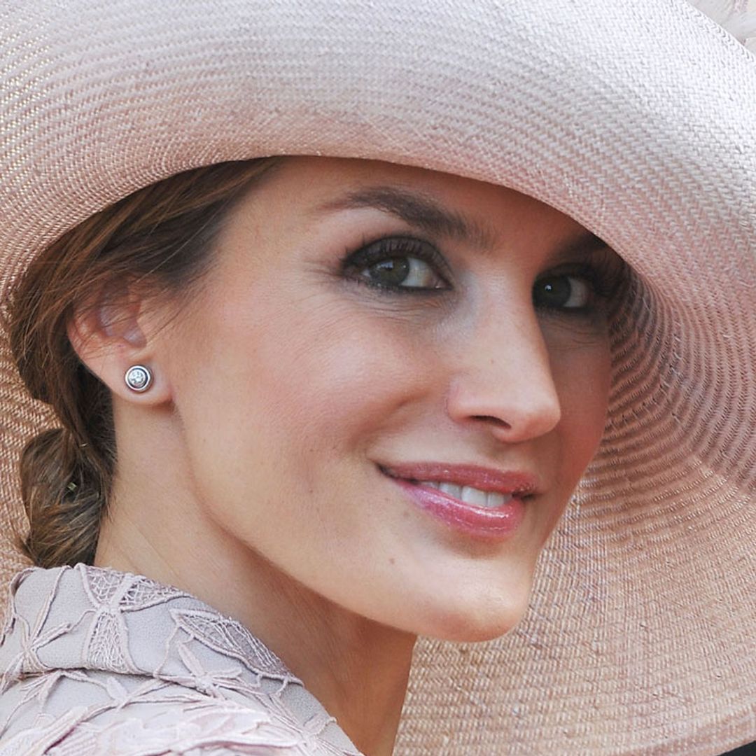Los peinados que doña Letizia lució con tocado, ¿repetirá en Windsor?