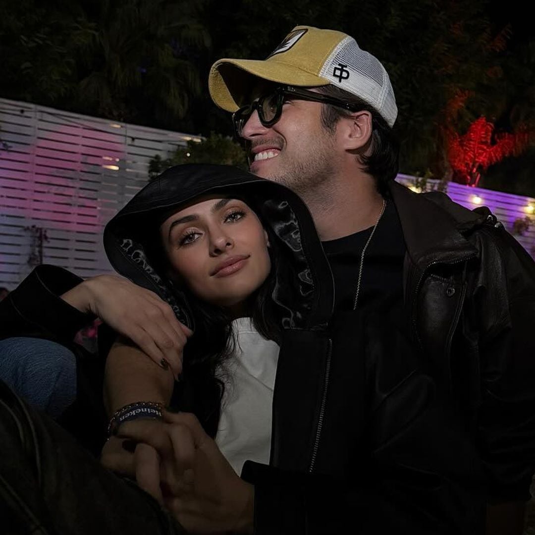 Diego Boneta y Renata Notni gritan su amor en Coachella tras celebrar 4 años de romance