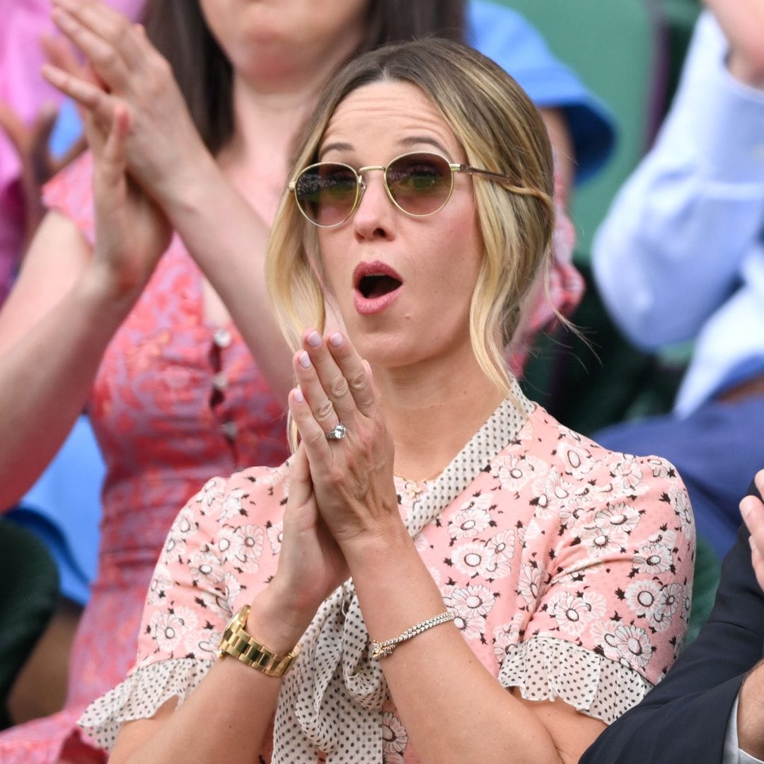 La prometida de Russell Crowe exhibe su imponente anillo de compromiso en Wimbledon