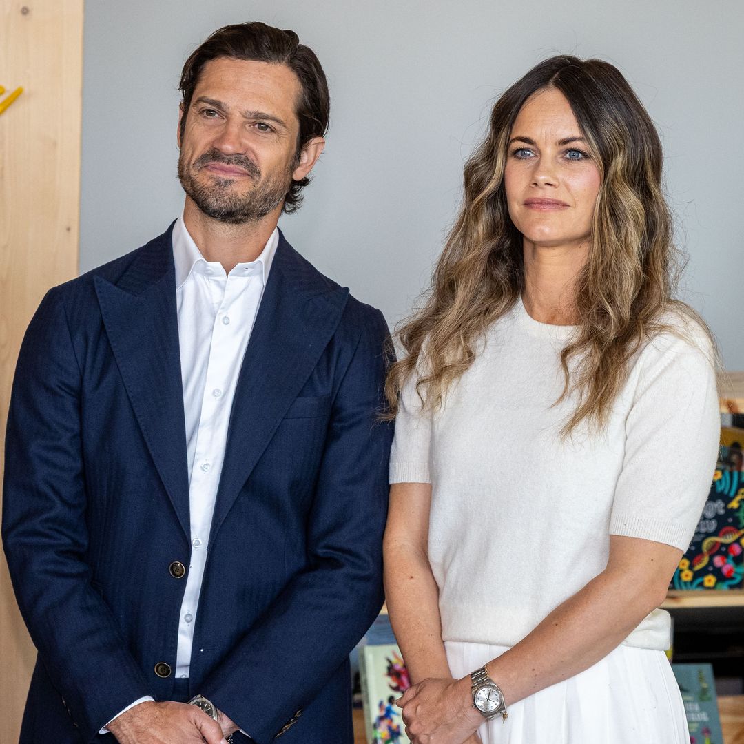 Sofía de Suecia regresa de vacaciones con un look blanco impecable y las nuevas mechas que rejuvenecen su rostro