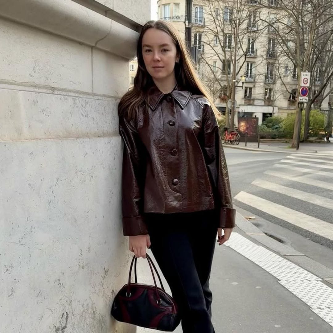 Alejandra de Hannover recuerda a su abuela Grace Kelly con el abrigo clásico que transforma con vaqueros flare