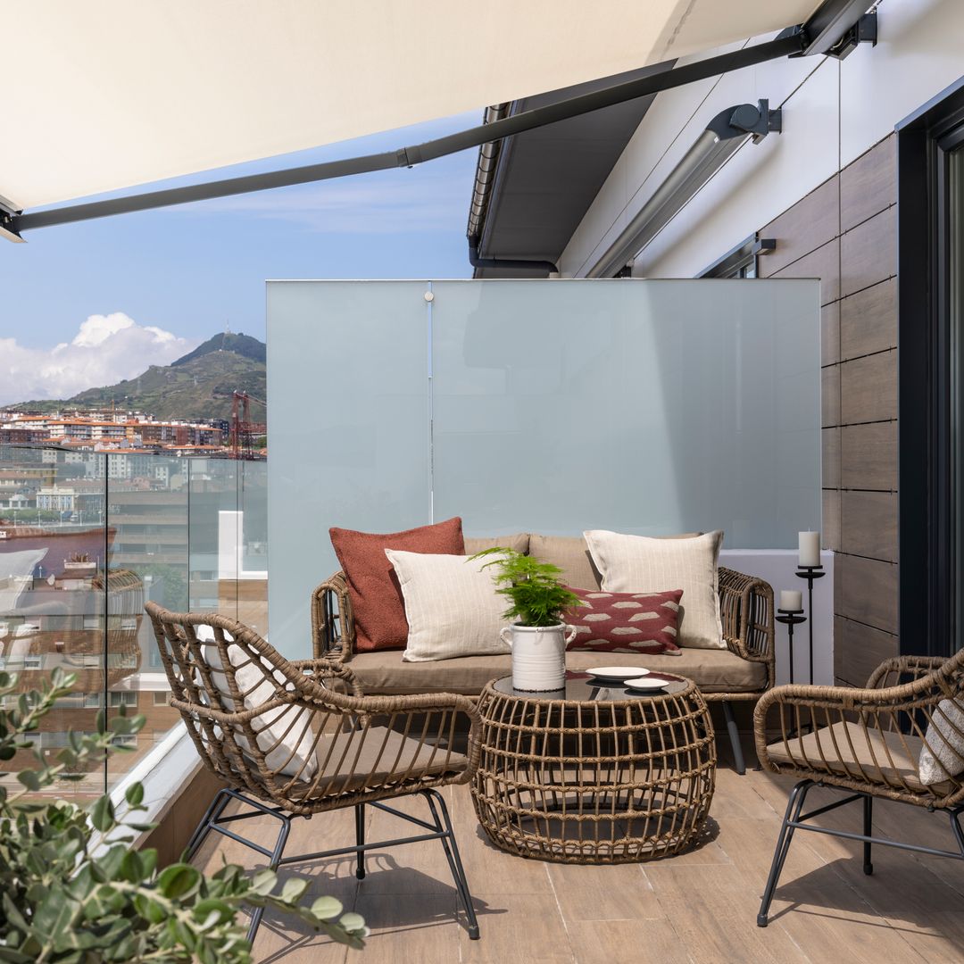 Cómo decorar un balcón o terraza pequeña: 10 ideas para transformarla en un rincón acogedor y con estilo