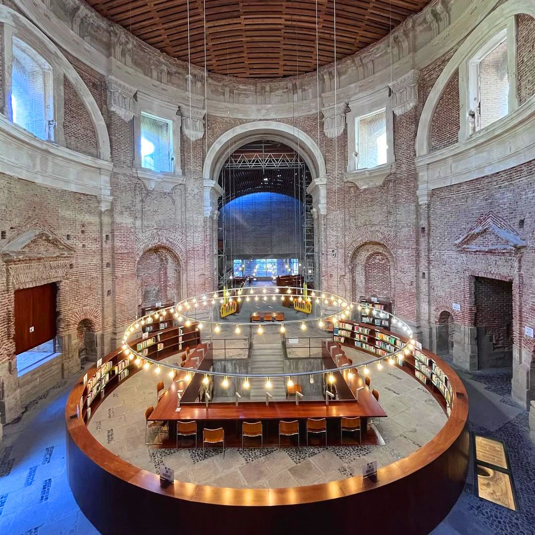 Biblioteca de la UNED en las Escuelas Pías de San Fernando, Lavapiés, Madrid