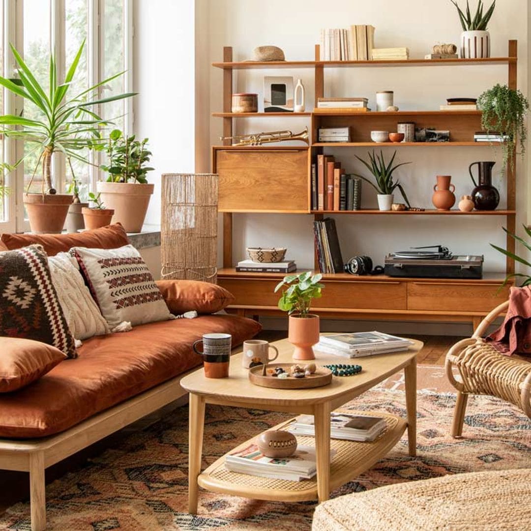 ¿Necesitas espacio para guardar en el salón? Estas 13 ideas te dicen cómo y dónde
