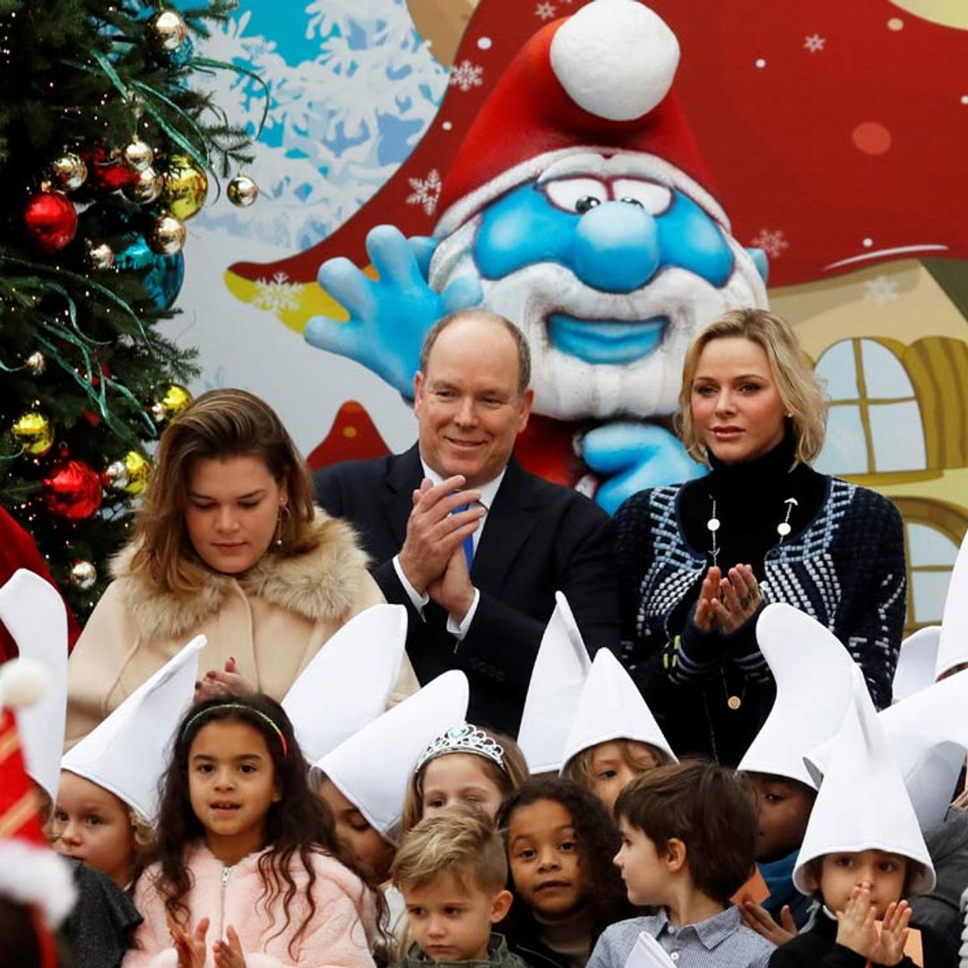 ¡Una Navidad entre pitufos! Alberto y Charlene de Mónaco asisten a la tradicional ceremonia del árbol