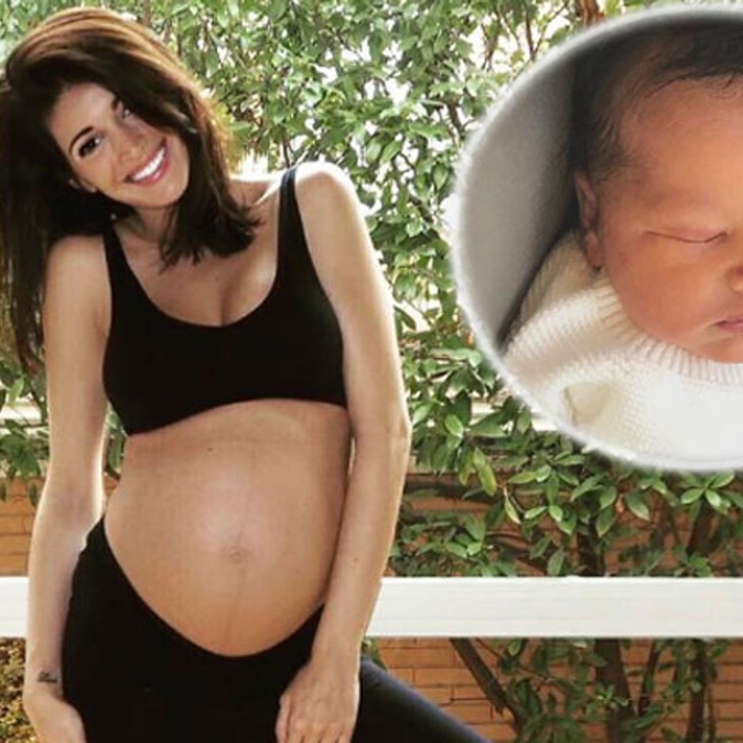 Noelia López abandona el hospital mostrando la cara de su bebé