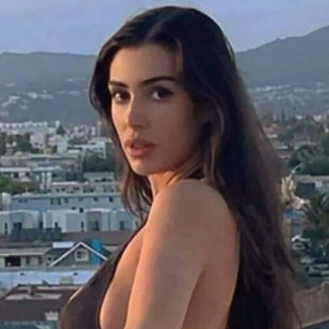 Bianca Censori causa revuelo con fotos en bikini de sus días como modelo