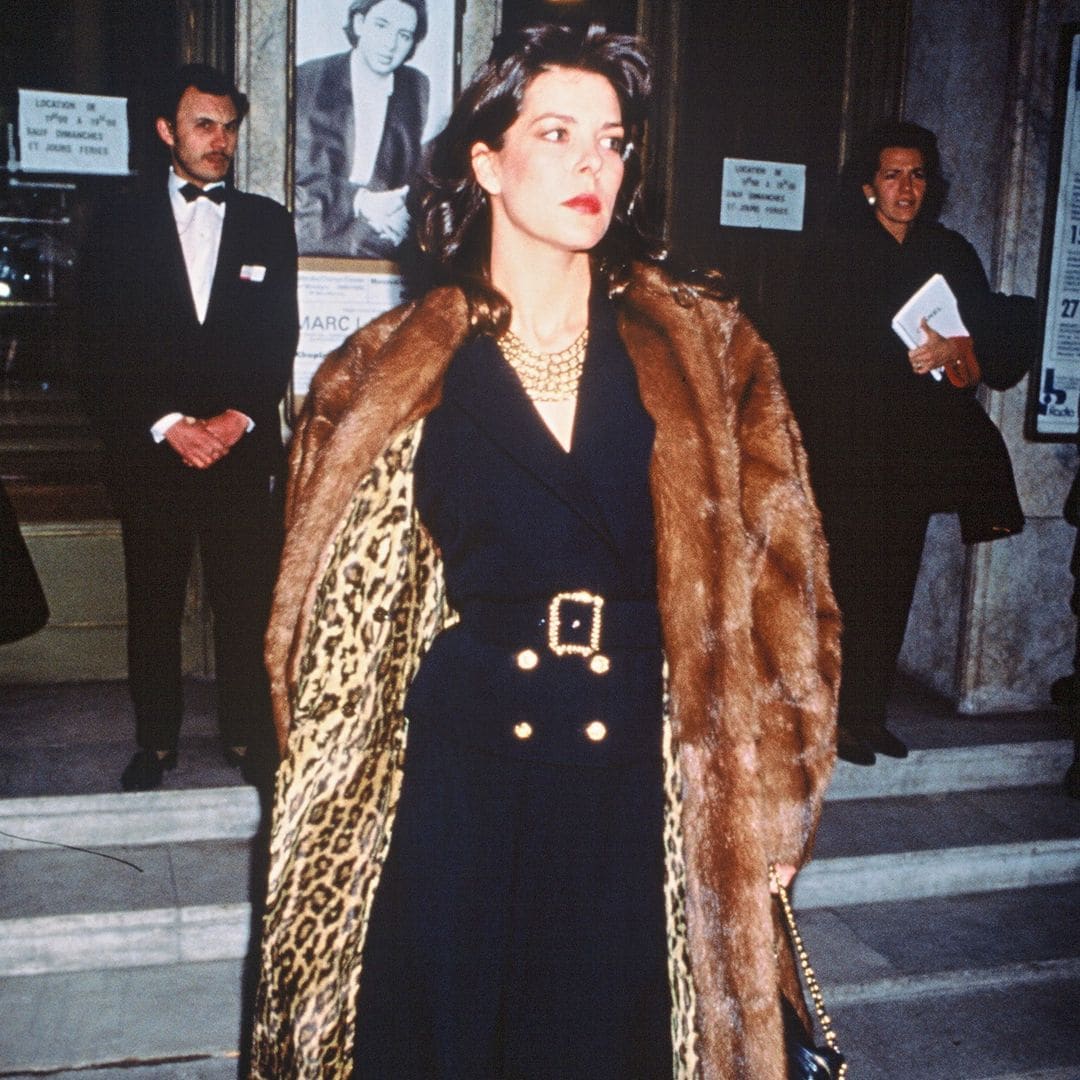 Carolina de Mónaco llevó en los 80 el abrigo que será viral este invierno