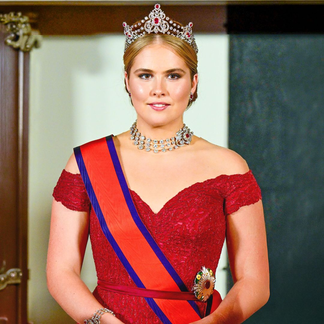 Amalia de Holanda consigue que su vestido de gala parezca nuevo tres años después gracias al truco de Mary de Dinamarca