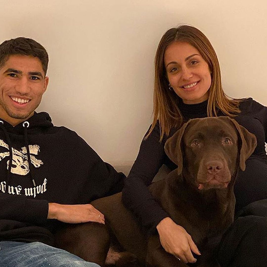 Hiba Abouk enseña la primera foto de familia 24 horas después de nacer su bebé