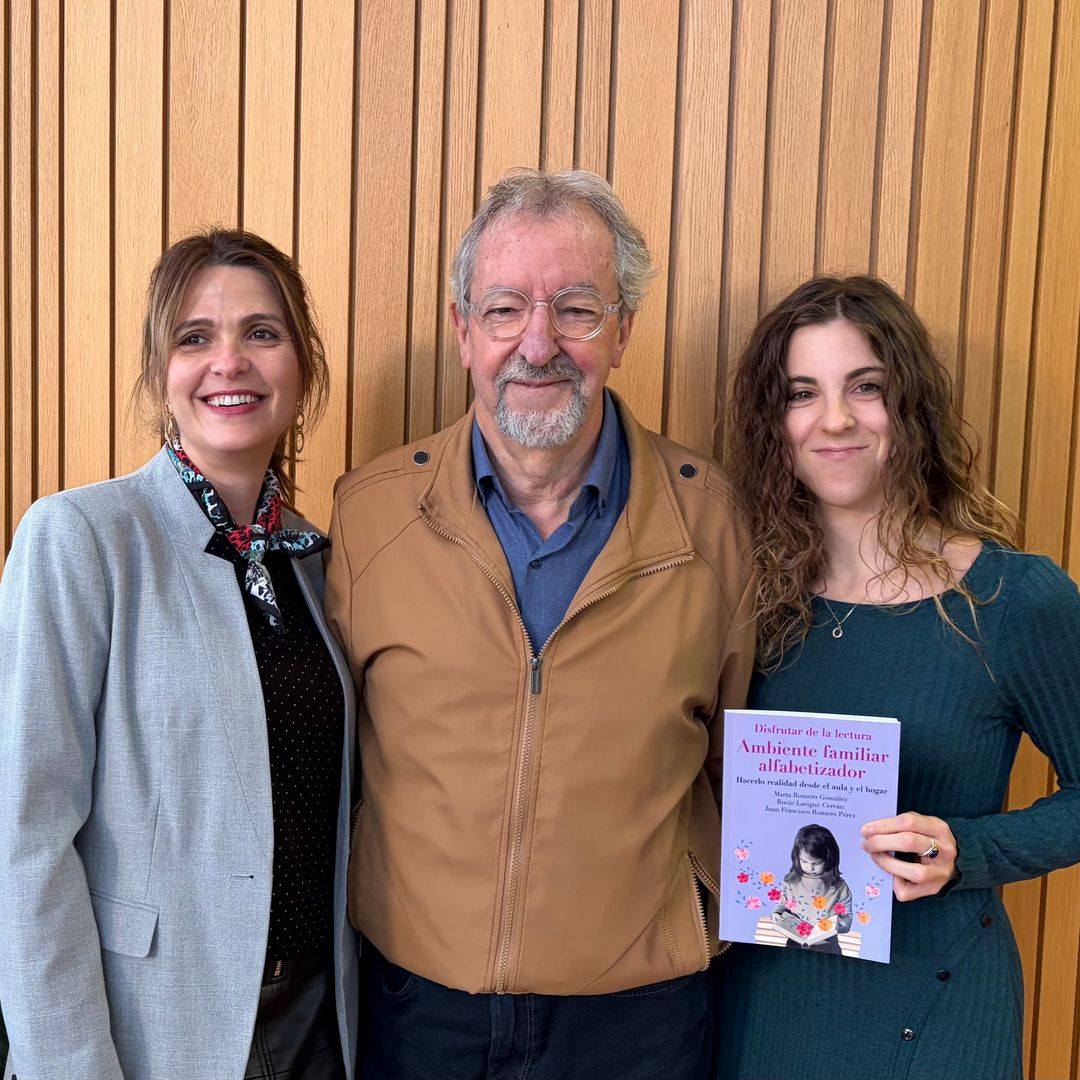 "Las pantallas quitan mucho tiempo a actividades donde la comprensión lectora juega un papel importante", advierten tres investigadores