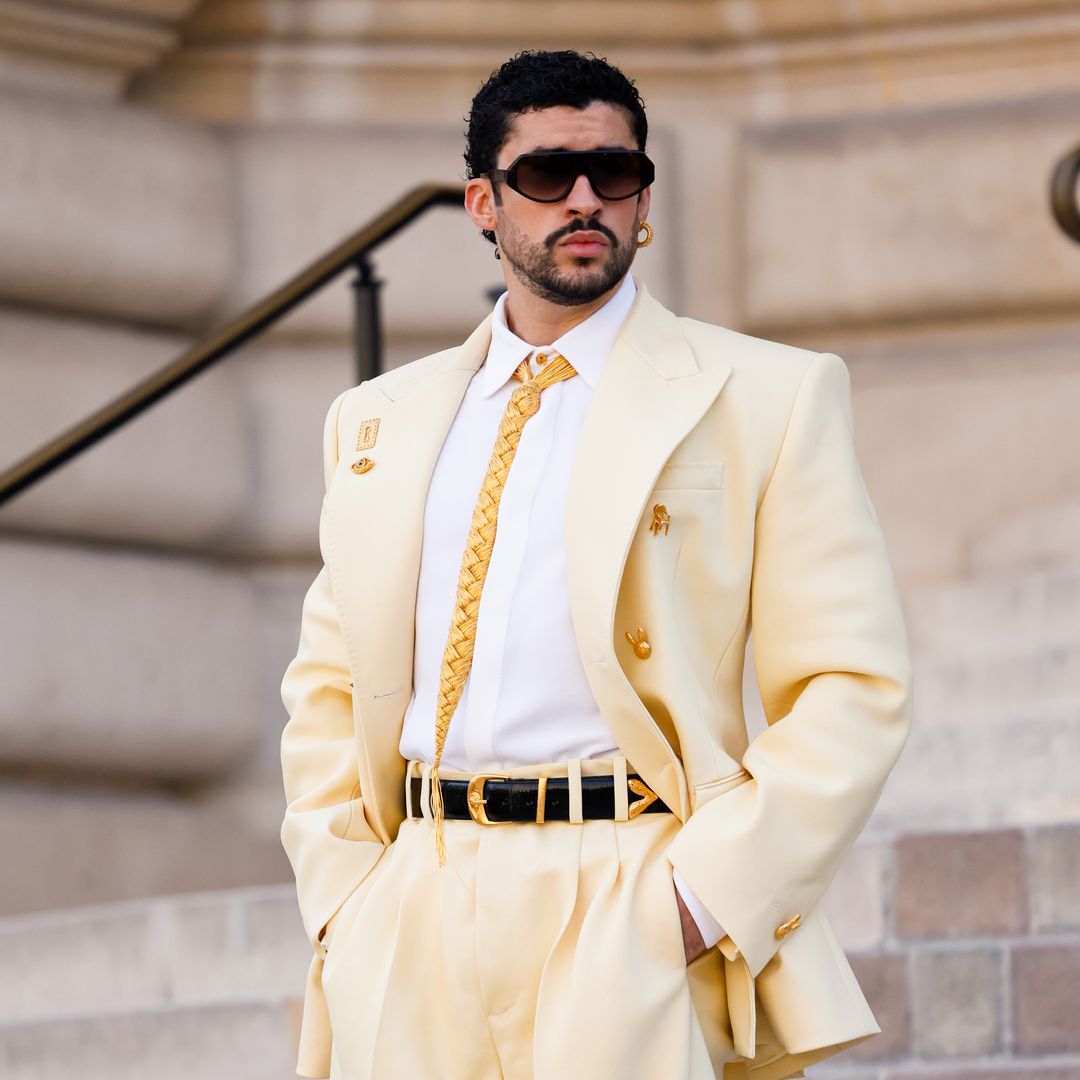 Bad Bunny sorprende tras llegar al desfile de Schiaparelli