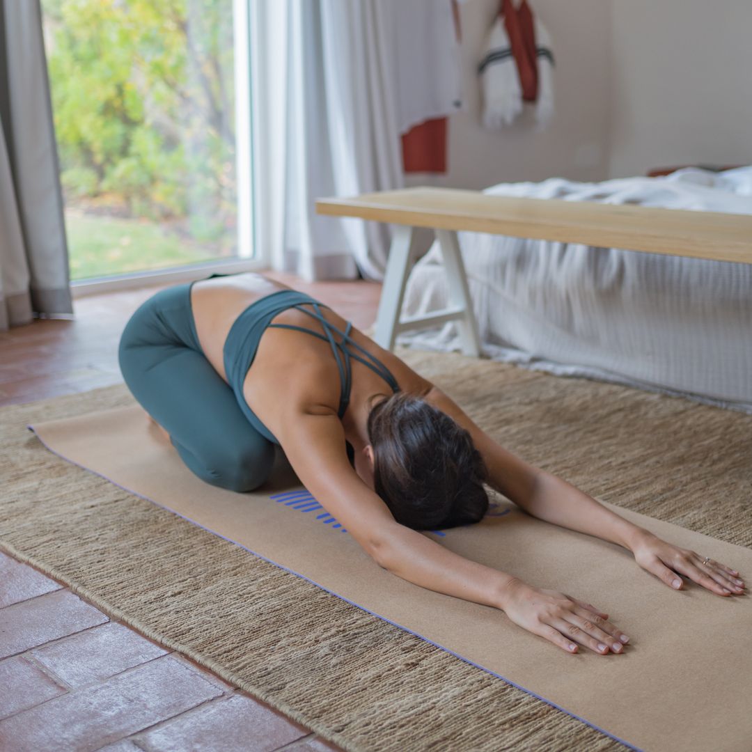 Las 3 posturas de yoga que hago cada noche para dormir mejor