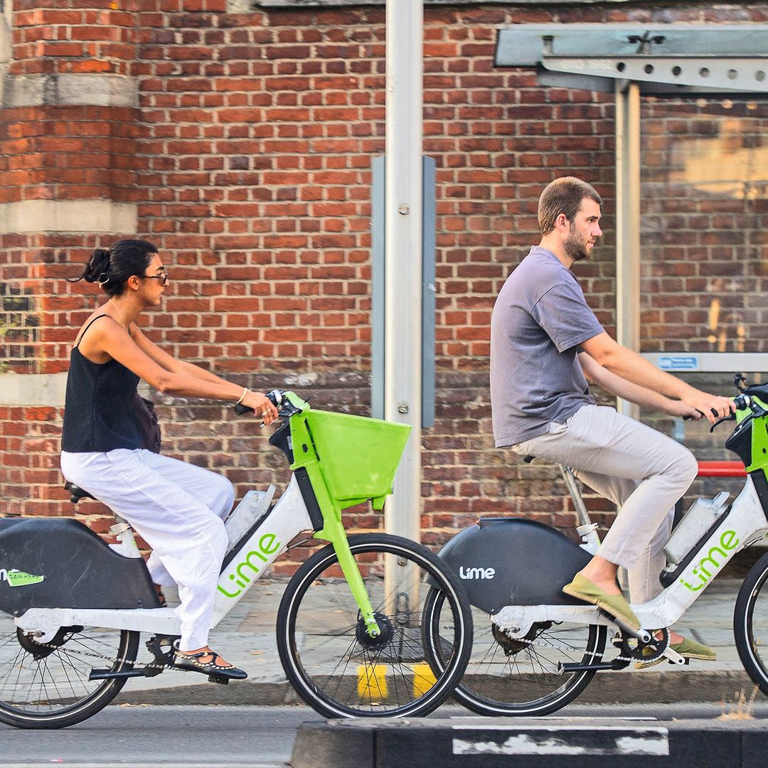 Recorriendo la ciudad en bicicleta (la alternativa más sostenible de transporte)