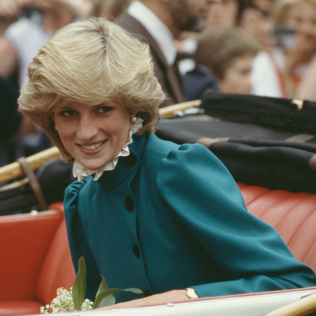Analizamos el legado de Lady Di en la moda: "Fue pionera en utilizar los looks para reflejar sus emociones