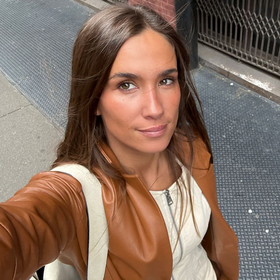 La tristeza de María Pombo tras perder a su gatito Pluto después de haber adoptado otro felino: "Está siendo una agonía"