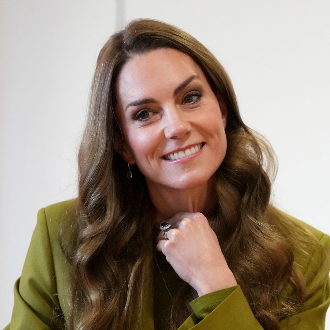 Kate Middleton deslumbra en un conjunto monocromático diseñado por Victoria Beckham