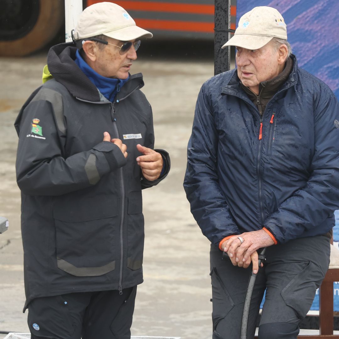 El inesperado (y secreto) apoyo del rey Juan Carlos en Sanxenxo: uno de sus nietos, su mayor fan