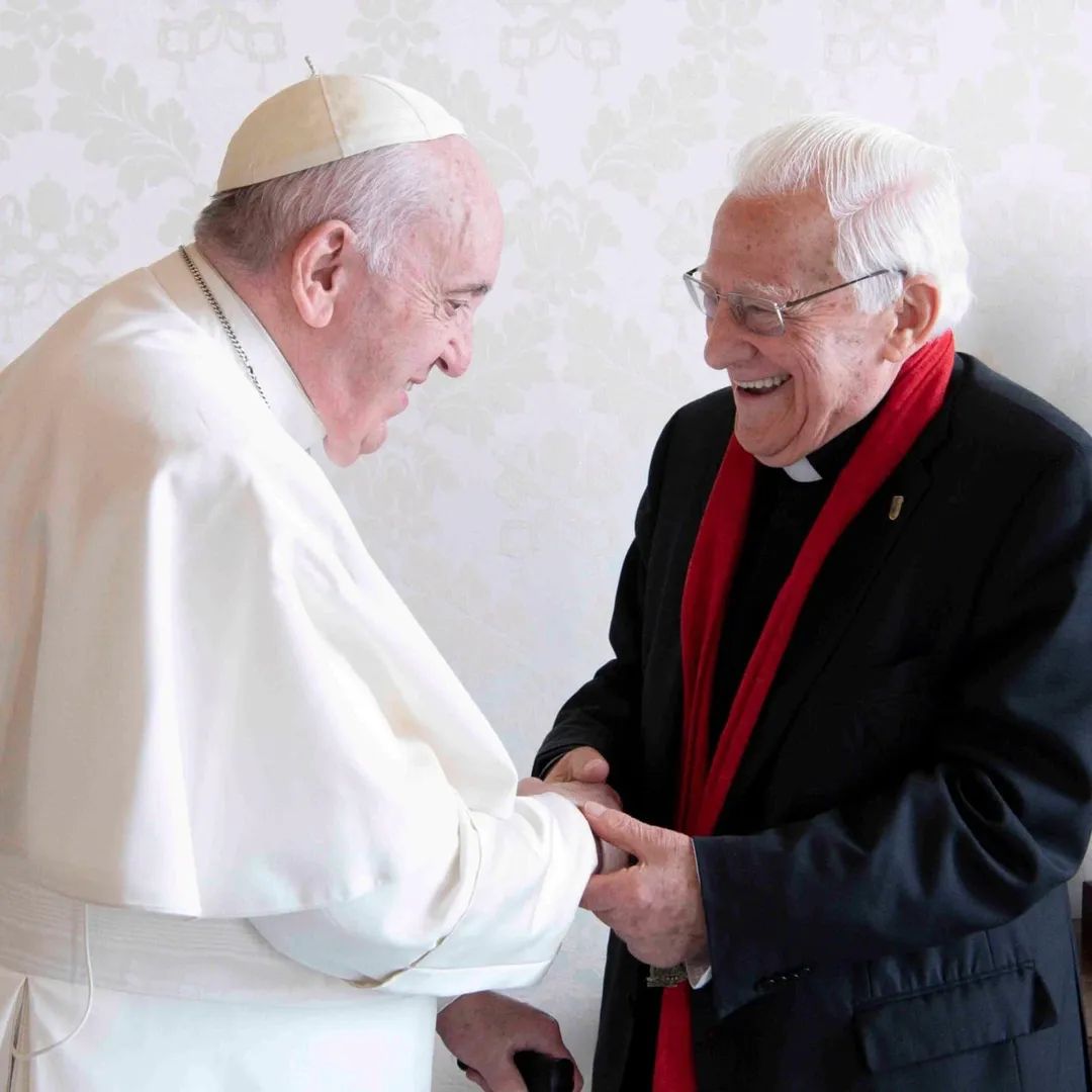 Las anécdotas del padre Ángel con Jorge Bergoglio de su viaje en metro al inolvidable plato que le cocinó