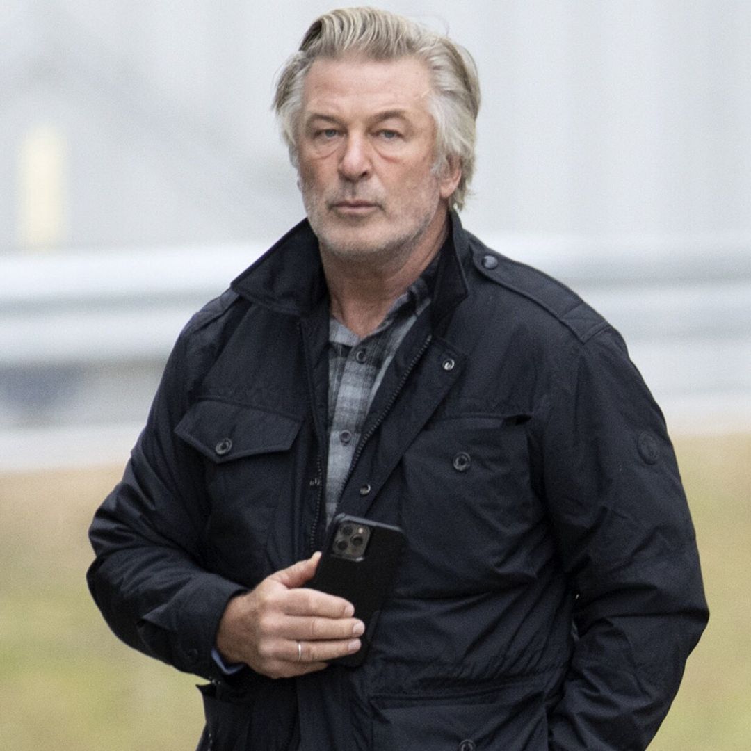 Alec Baldwin desolado en su primera entrevista tras la tragedia que ha cambiado su vida