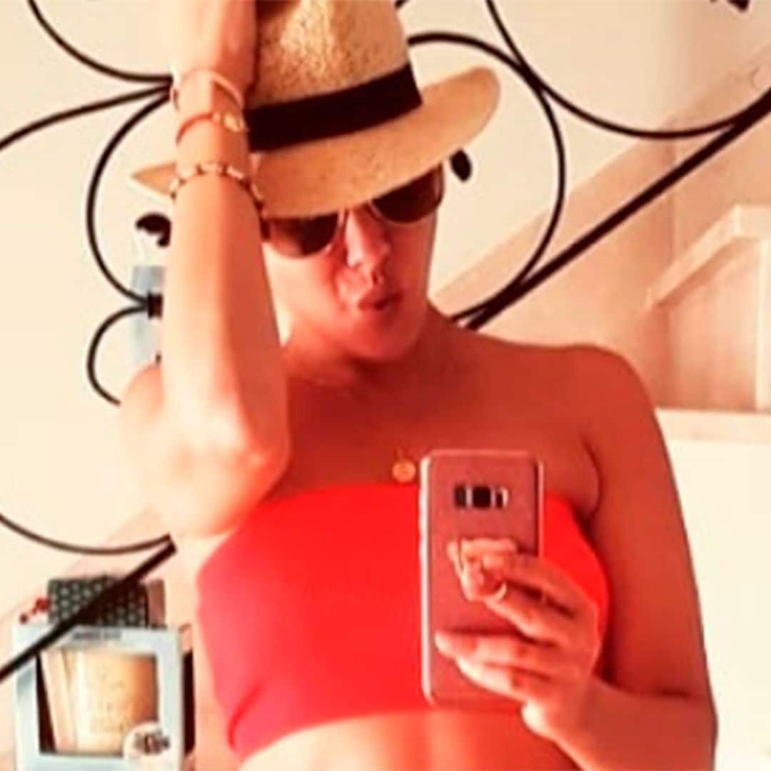 El veraniego posado de Chenoa en bikini desde Mallorca