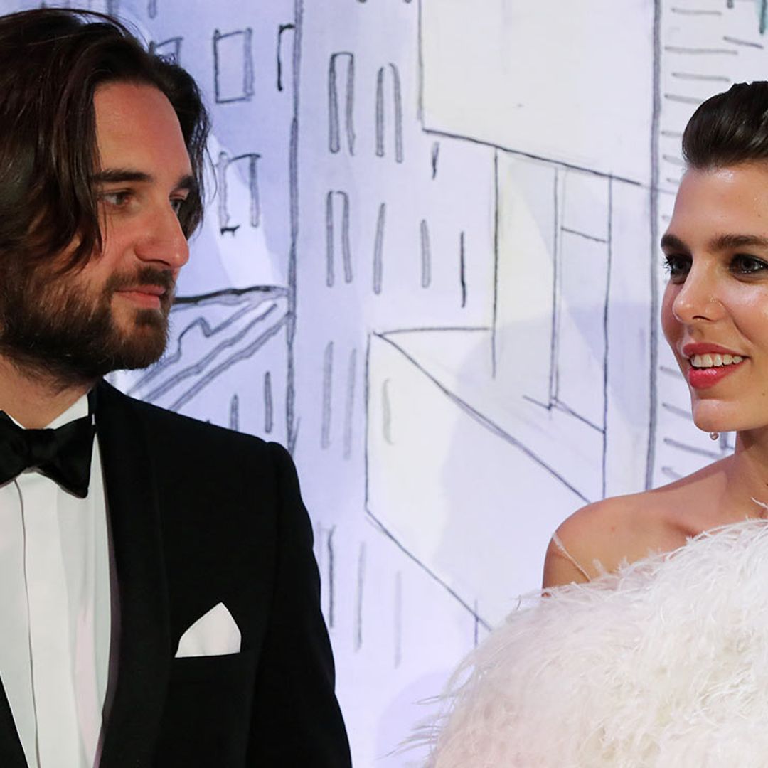 Dimitri Rassam acaba en el agua durante la celebración de su boda con Carlota Casiraghi