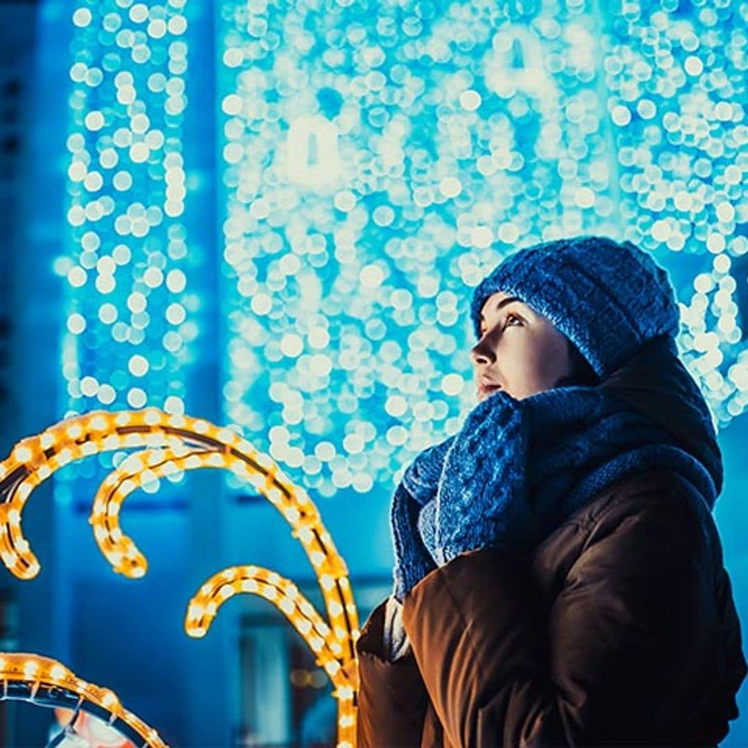 Luces de Navidad que alumbran un mes entero: descubre la contaminación lumínica