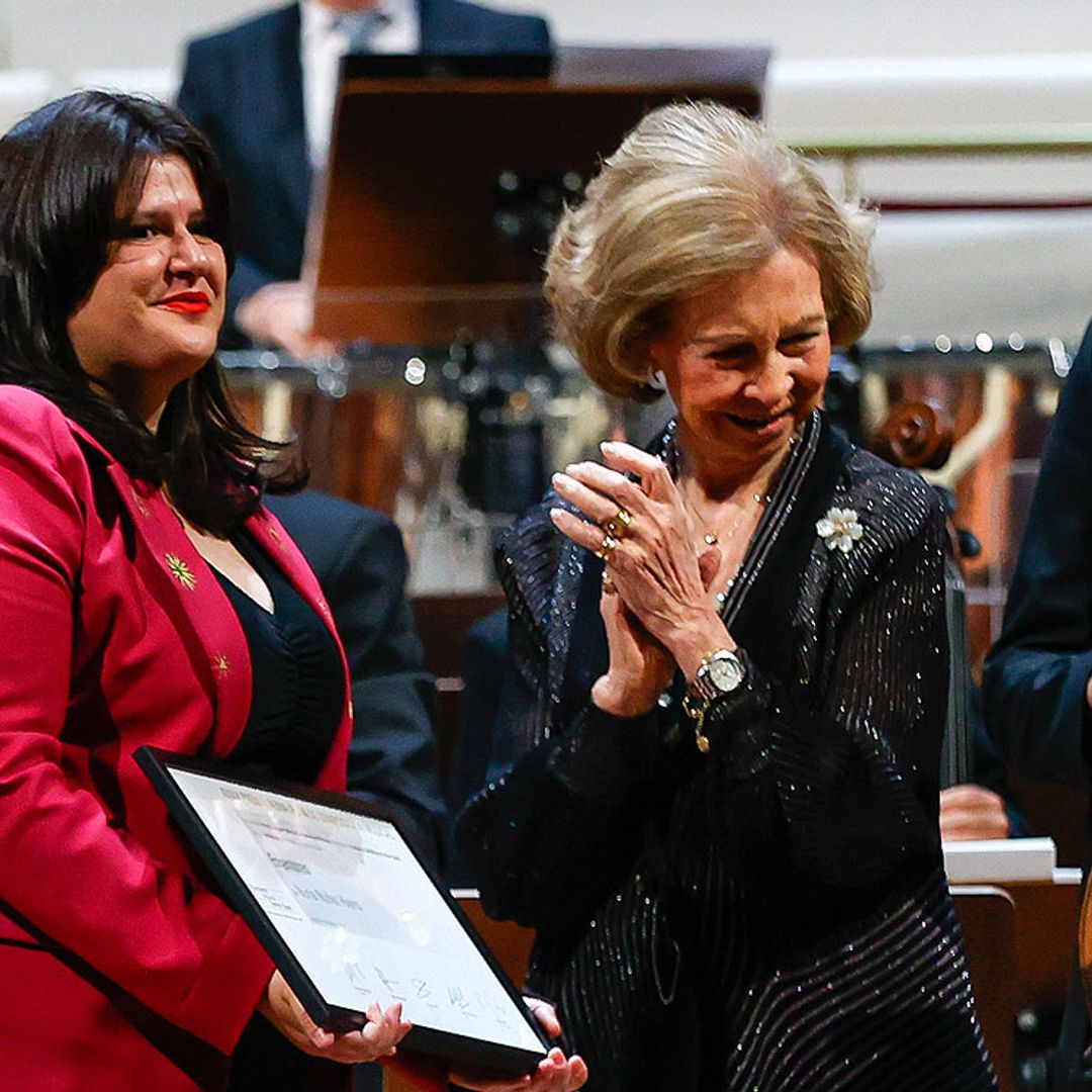 De su emoción sobre el escenario a su pequeño traspiés: la reina Sofía entrega un premio musical