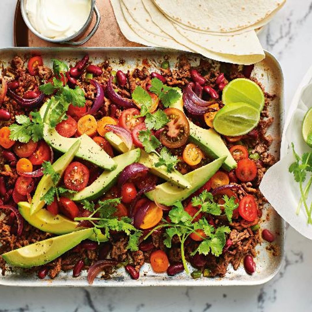 Carne con frijoles y aguacate