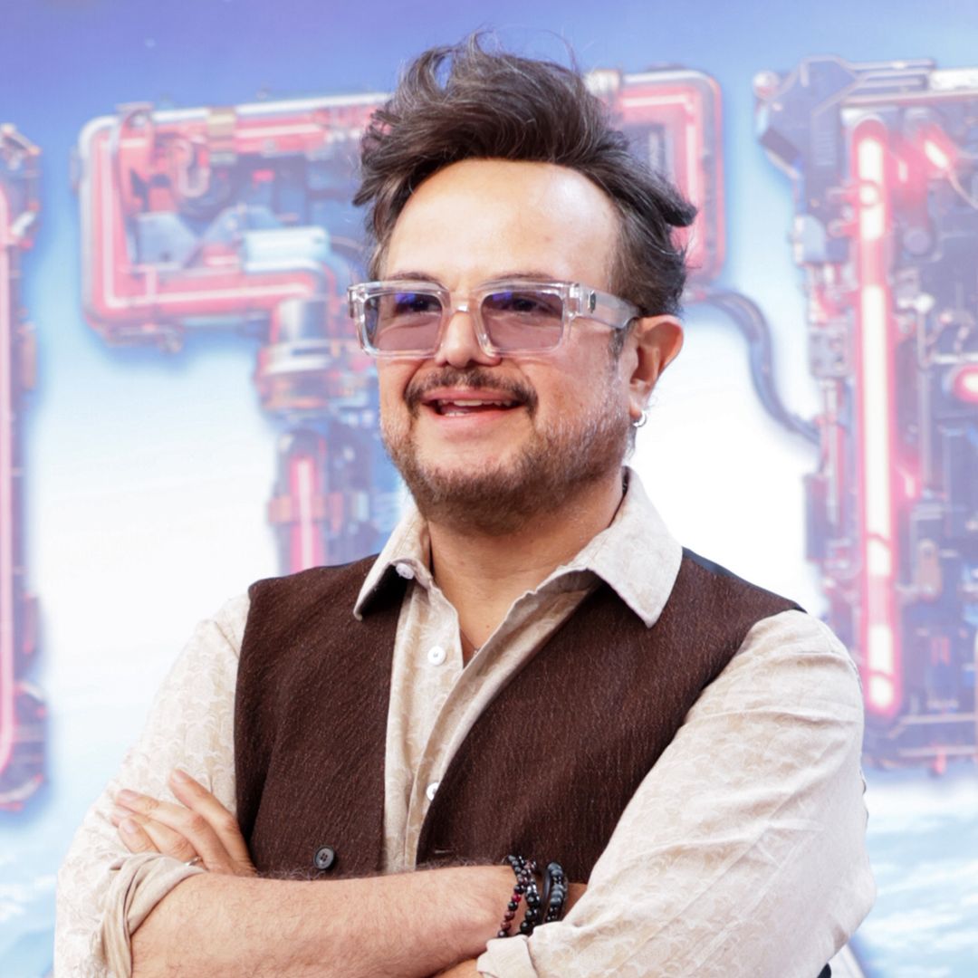 Aleks Syntek 'regaña' a fans en concierto de la Independencia: 'Entre más me digas eso, menos voy a cantar'