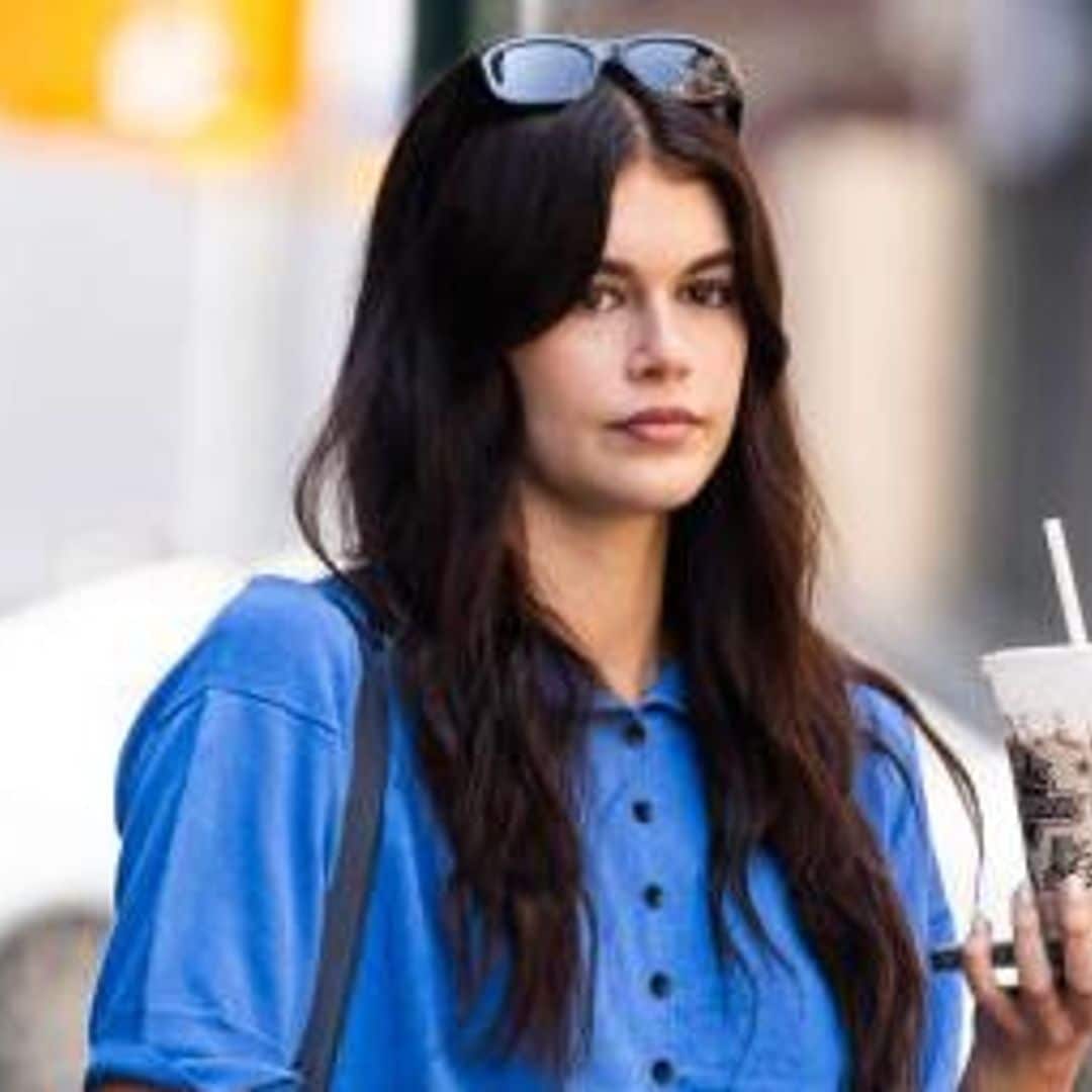 Kaia Gerber estrena melena oscura por las calles de Nueva York
