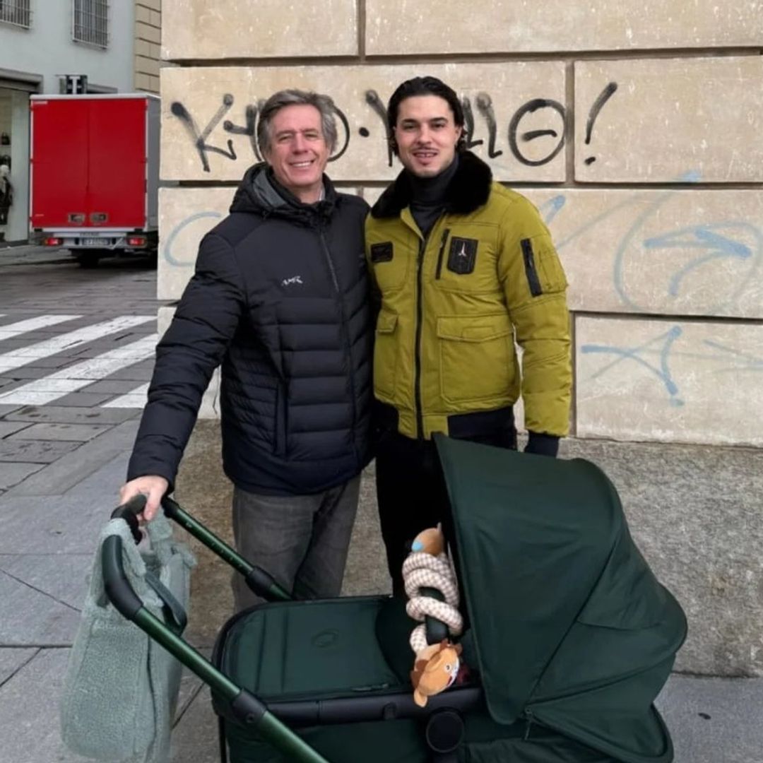 Carlo Costanzia con su padre y su hijo