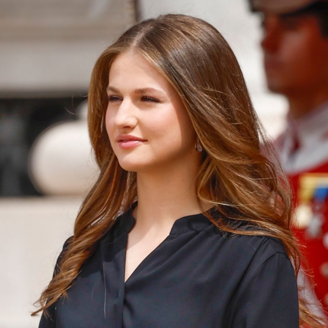 Hablamos con la diseñadora de los pendientes de vidrio que la princesa Leonor llevó ante el Papa: "La web y los seguidores se dispararon"