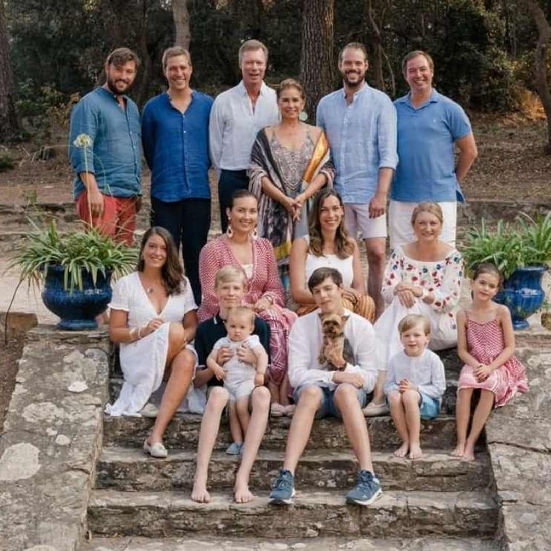 La diversión del príncipe Charles en el mar, protagonista del reencuentro estival de los Nassau
