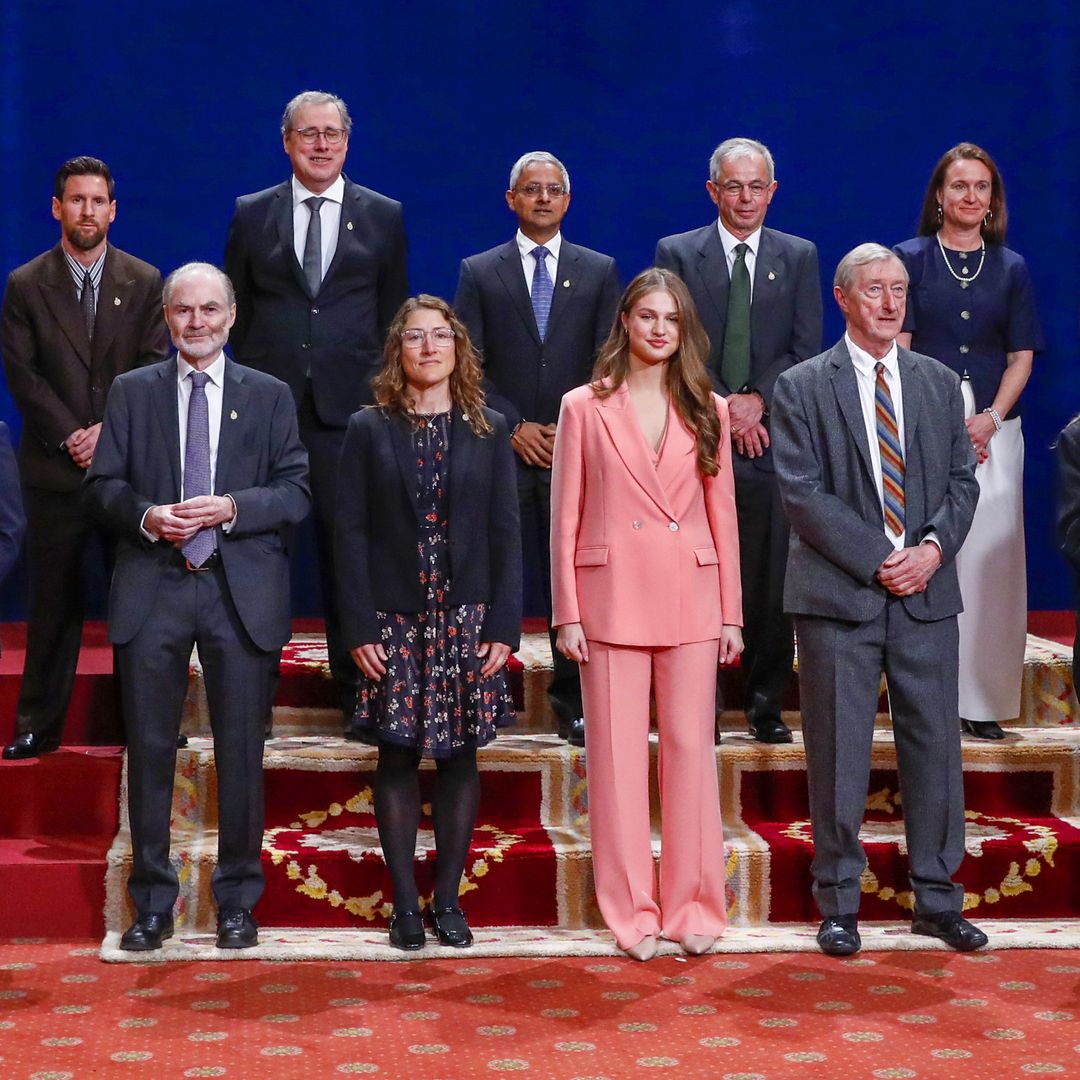 EN DIRECTO: la princesa Leonor debuta en solitario en el recibimiento a los galardonados en el Salón Covadonga
