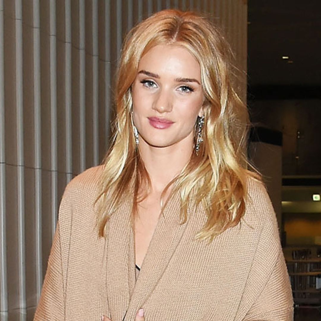 Rosie Huntington-Whiteley felicita la Navidad con la primera foto de su hijo