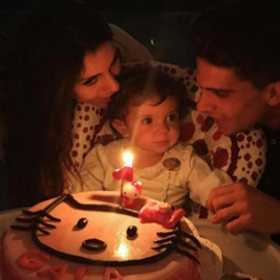 Melissa Jiménez y Marc Bartra celebran el primer cumpleaños de su princesa