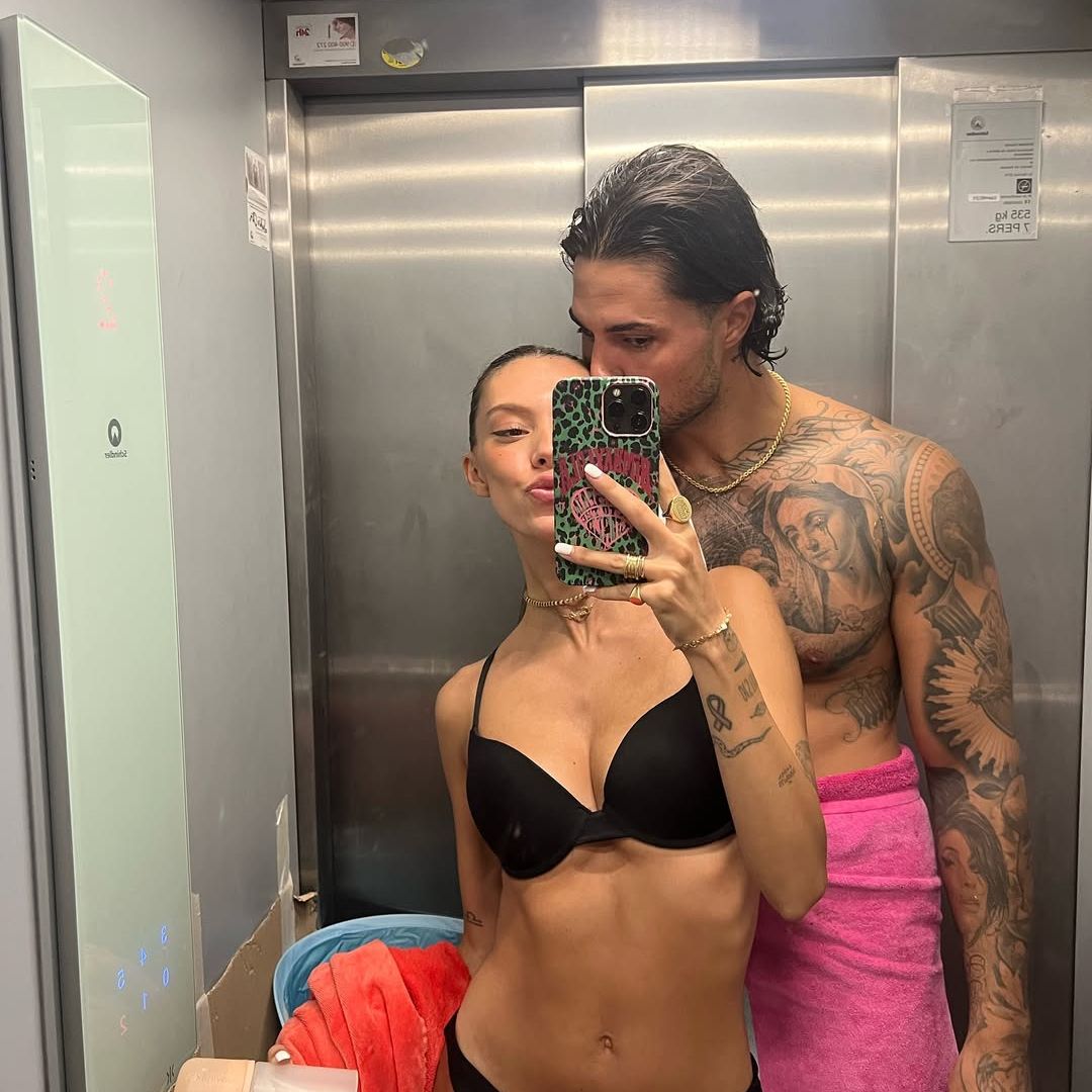Alejandra Rubio y Carlo Costanzia se ponen románticos en la playa: su foto más apasionada