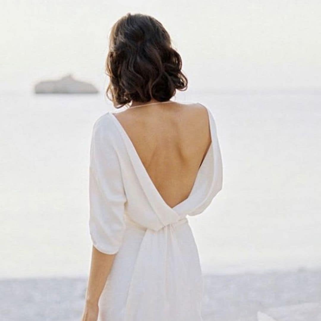 Los vestidos de novia más sencillos tienen la espalda descubierta