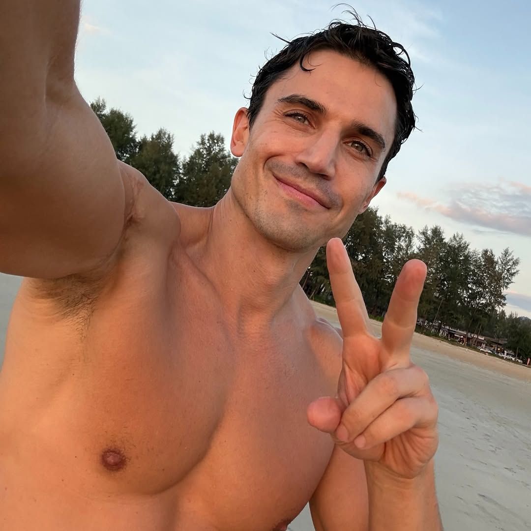 Álex González y las imágenes que le delatan: ¿de nuevo enamorado de esta ‘chica tiburón’?