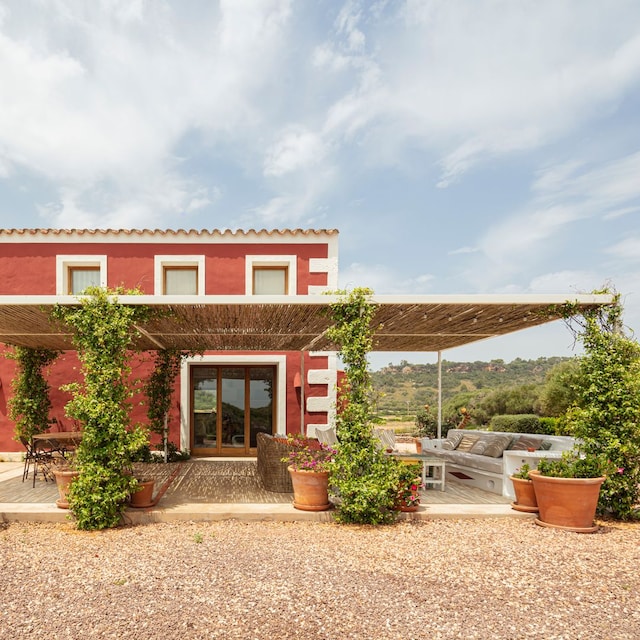 Casa unifamiliar con porche de cañizo