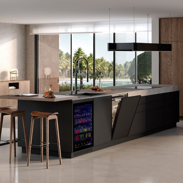 Cocina con isla y campana extractora vista