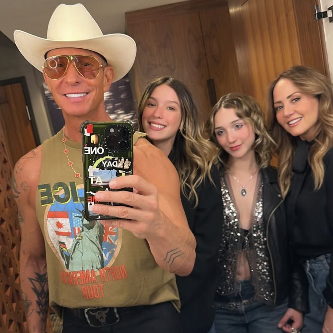 Andrea Legarreta y Erik Rubín, unidos para disfrutar una noche de concierto con sus hijas