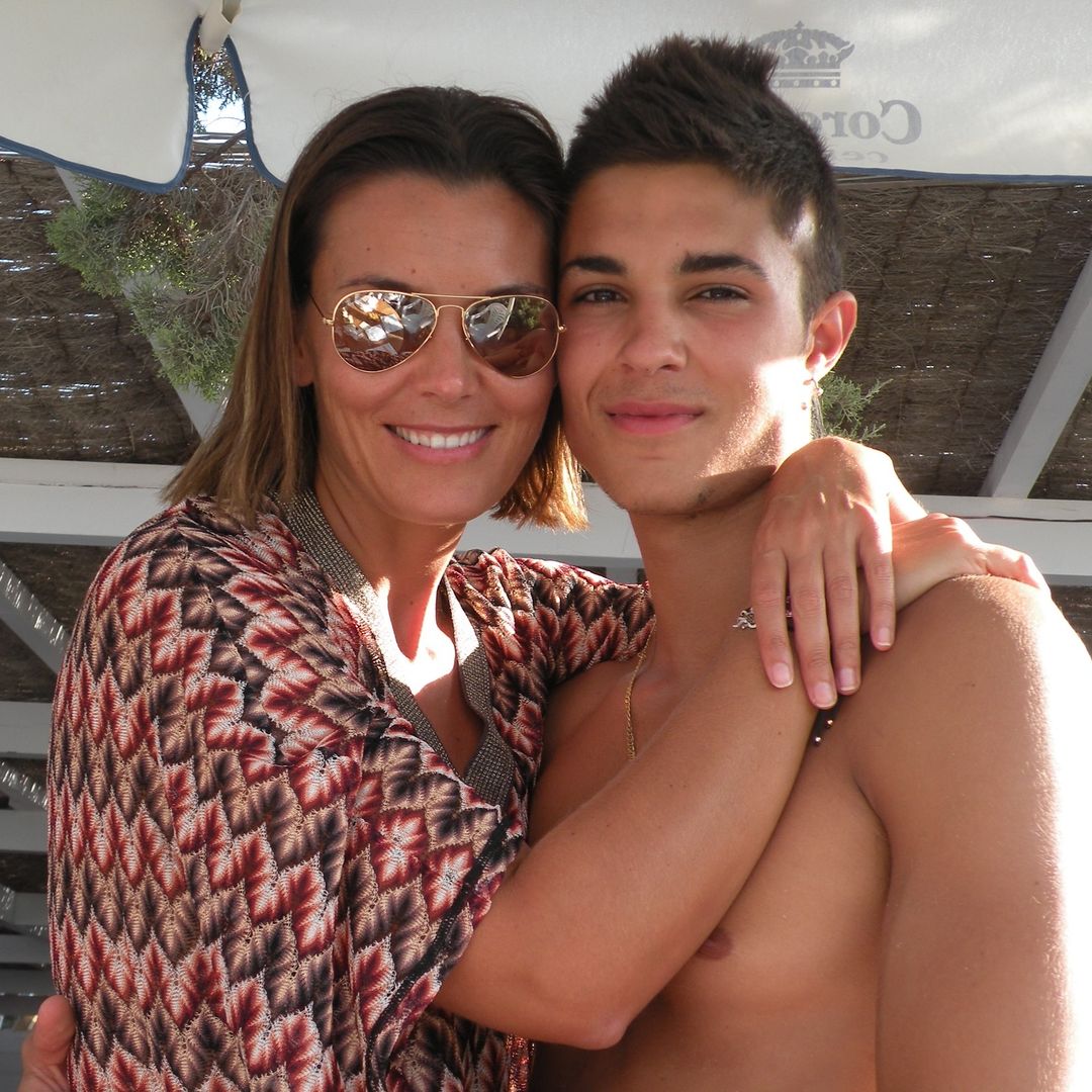 Mar Flores y su hijo Carlo