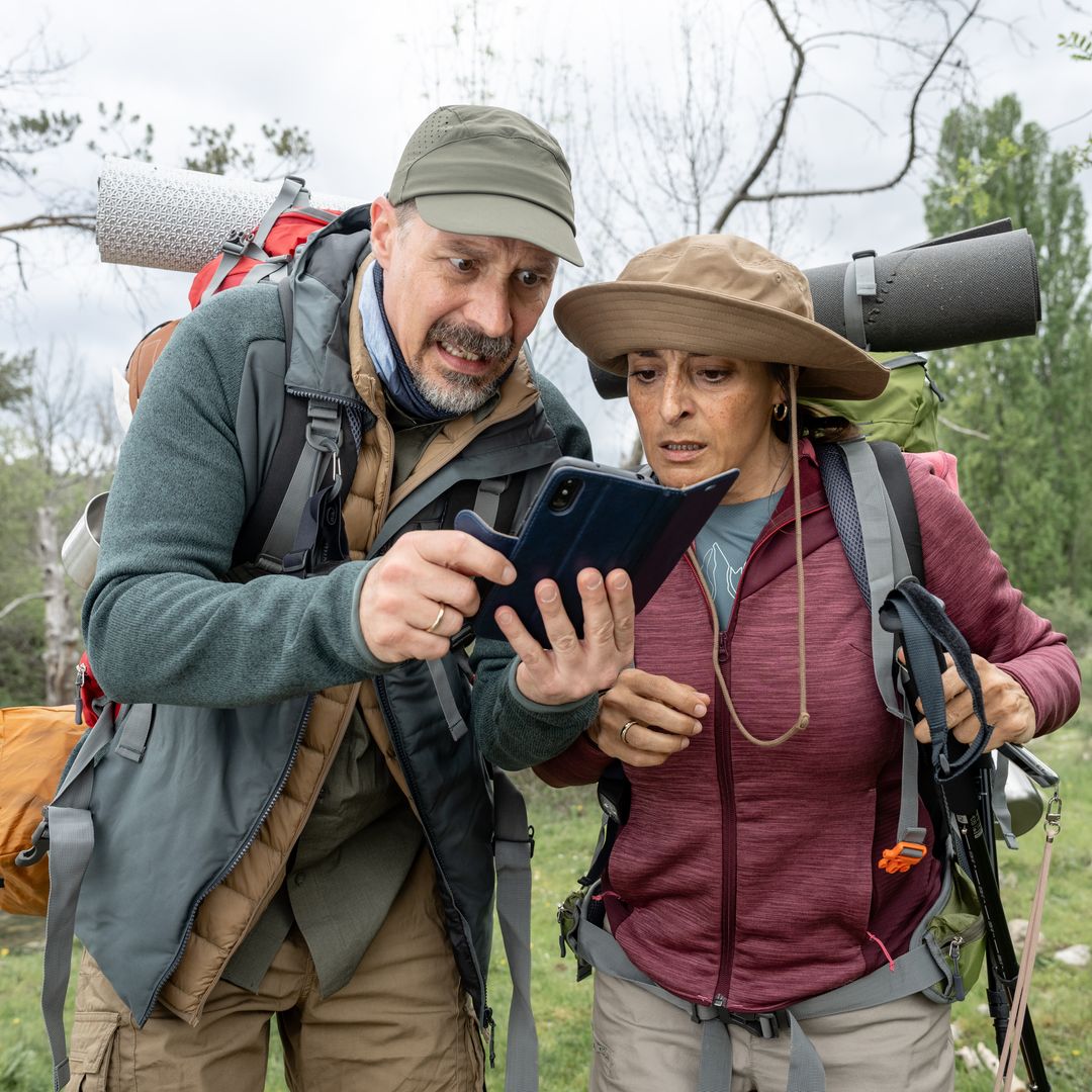 Fele Martinez y Raquel Guerrero en una escena de la serie Machos Alfa.
