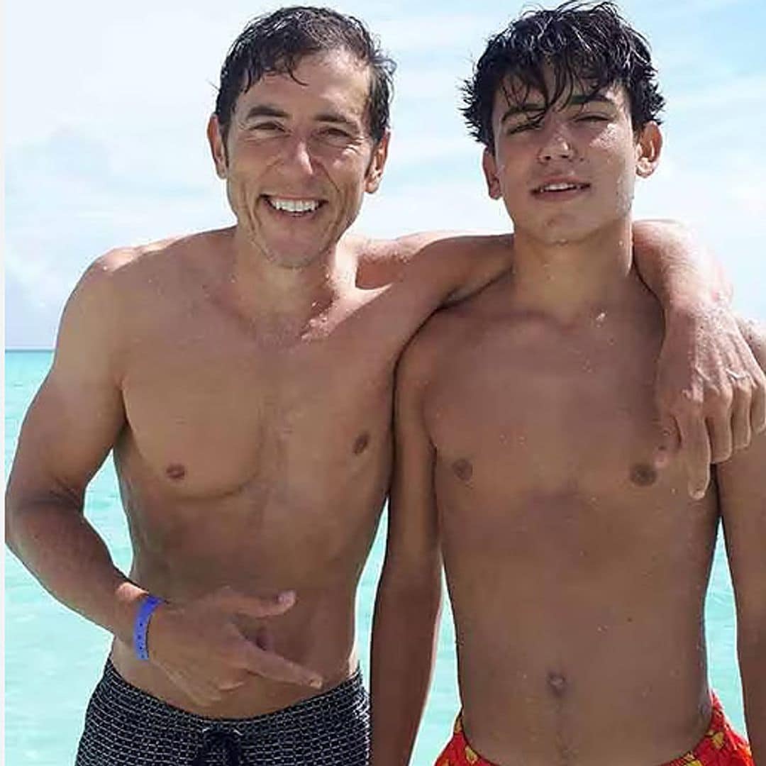 Así es el hijo veinteañero de Manel Fuentes que es su clon y que ha causado furor en televisión