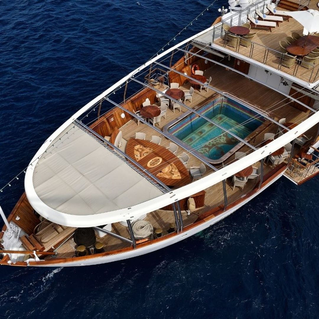 El yate de la familia Onassis que puedes alquilar desde 750.000 € la semana para navegar por el Mediterráneo