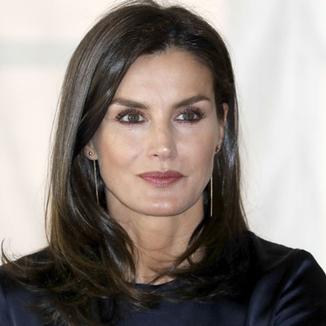 Lo que ocurre cuando la Reina une dos de sus looks más comentados