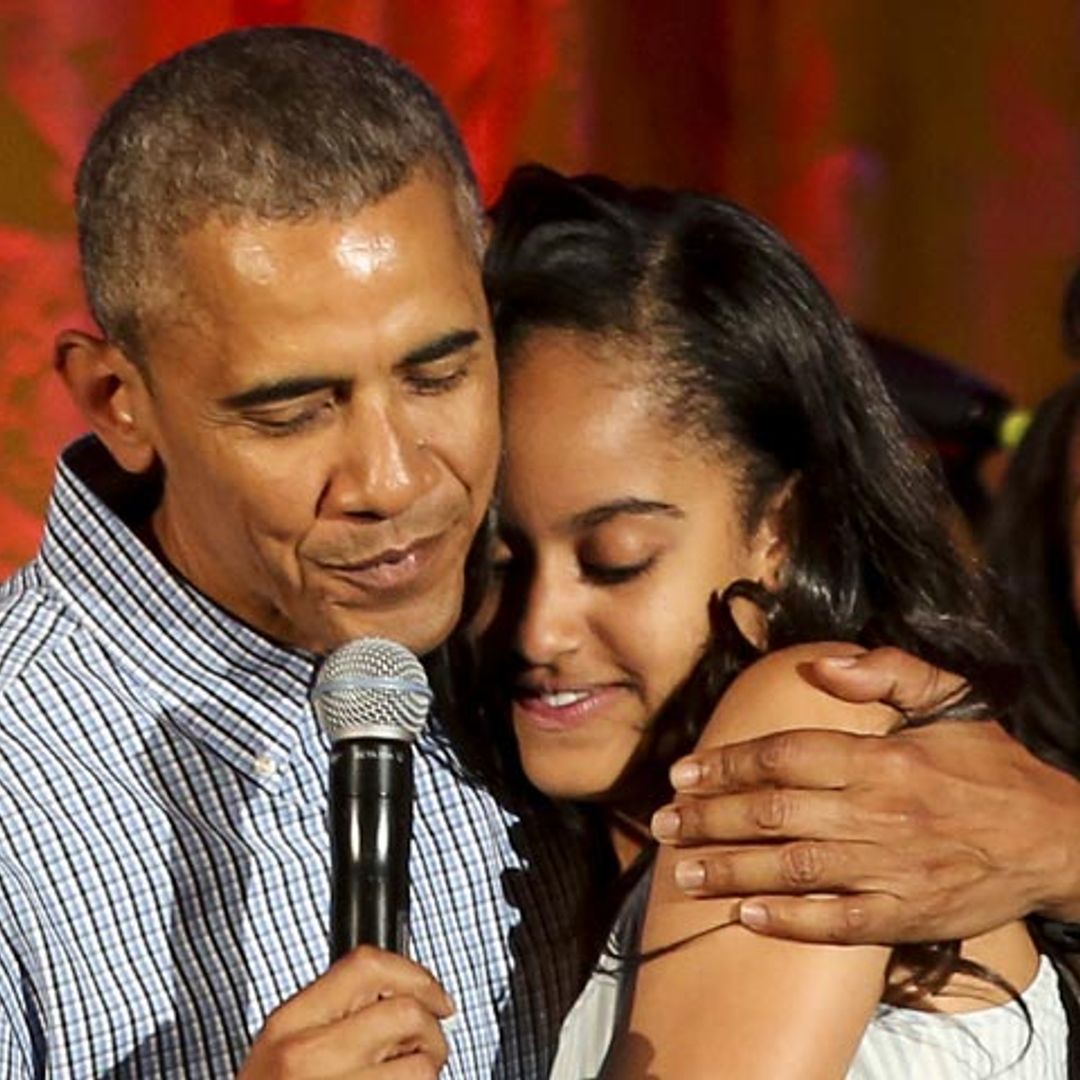 Barack Obama le canta el 'cumpleaños feliz' a su hija Malia, antes de emprender su visita a España
